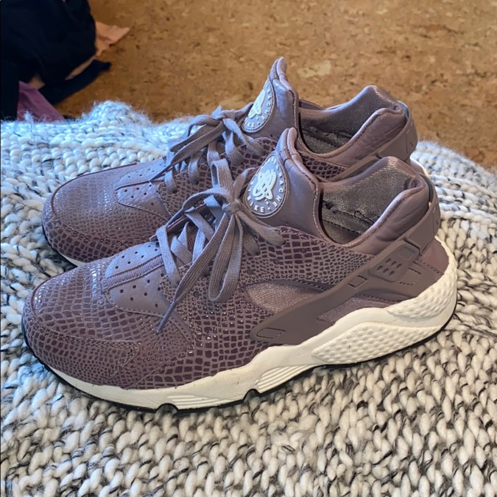 Nike huarache snake skin women’s shoes